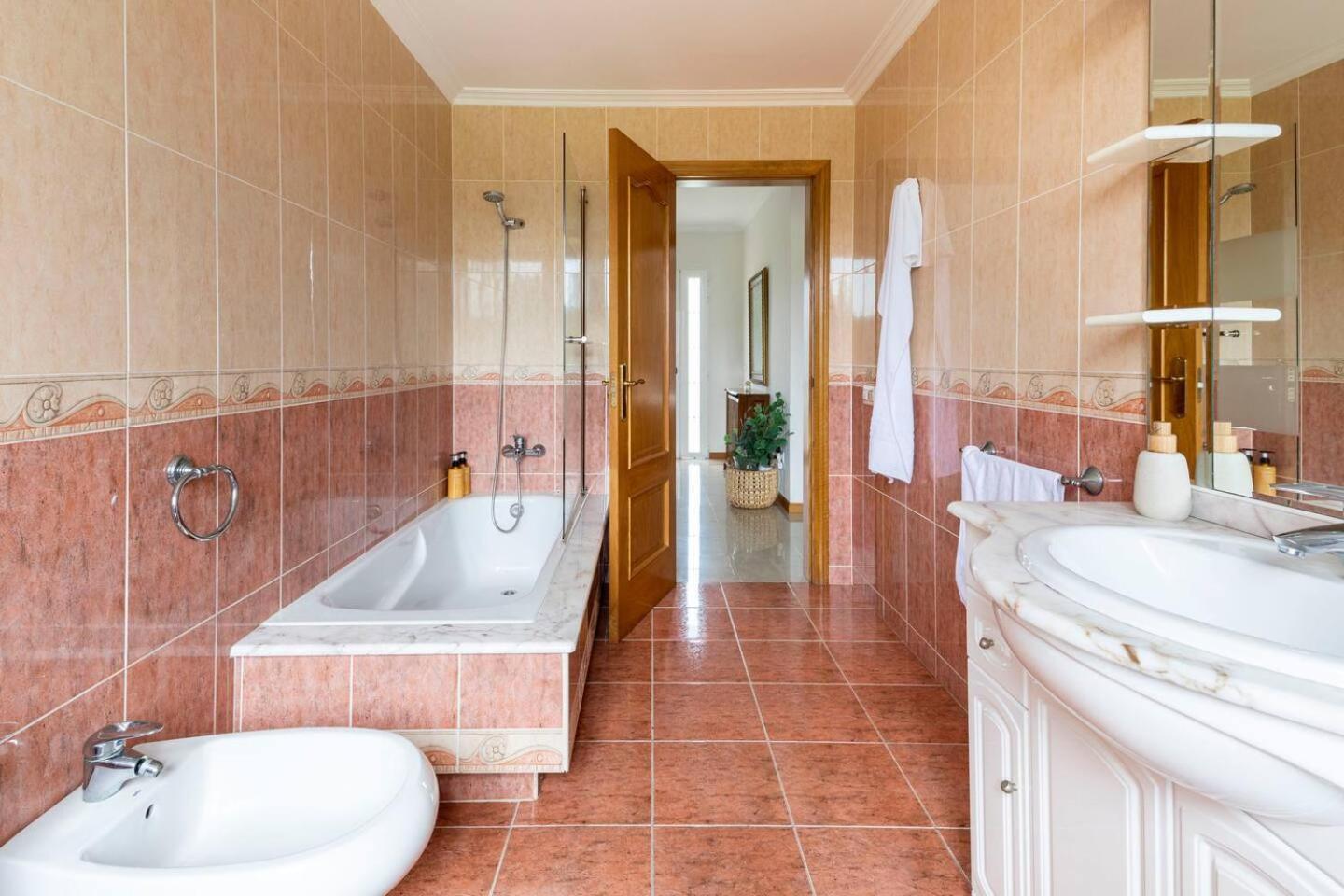 Galihost - Casa Con Enorme Jardin En Cambadosヴィラ エクステリア 写真