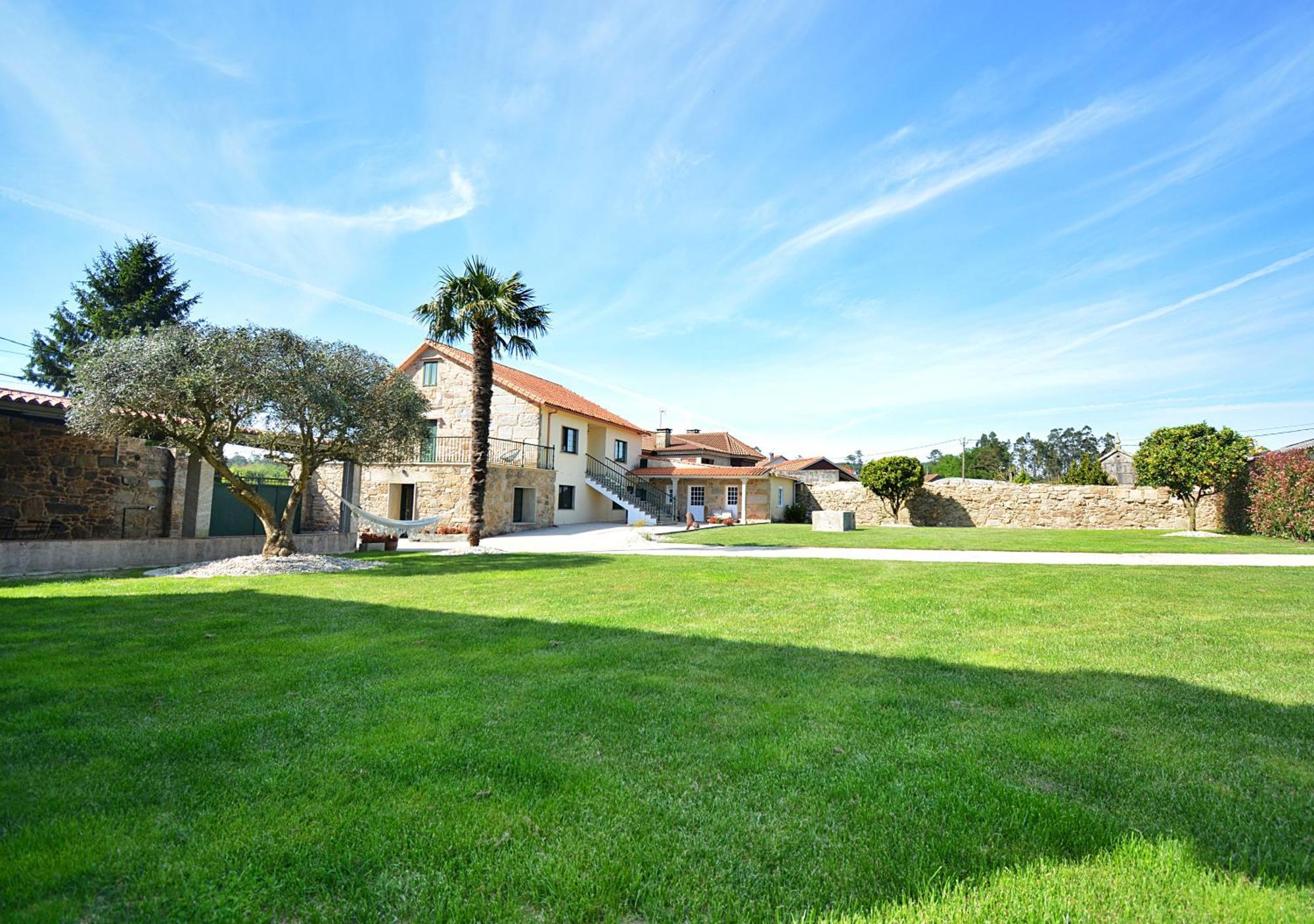 Galihost - Casa Con Enorme Jardin En Cambadosヴィラ エクステリア 写真